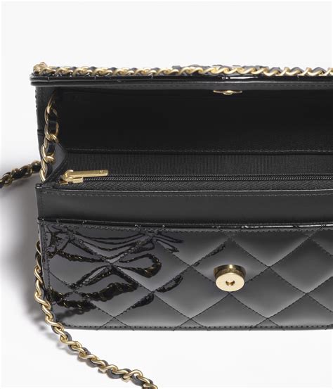 Wallet on Chain Patent Calfskin & Gold